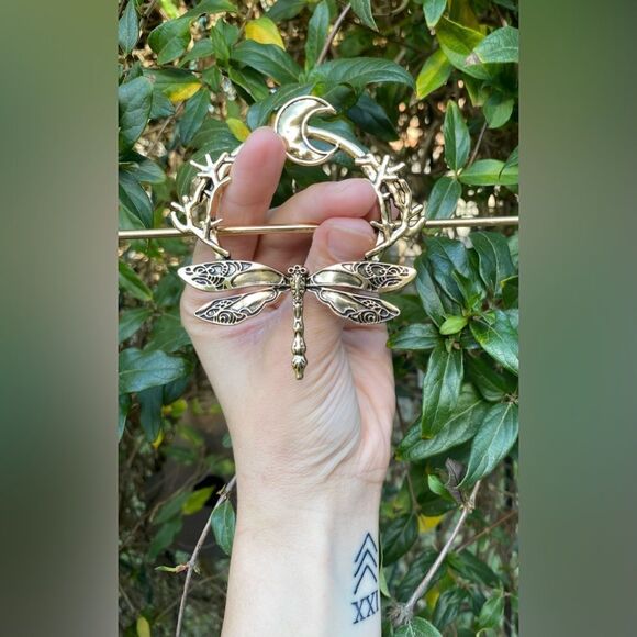 Cottagecore Gold Tone Dragonfly and Moon Hairpin Engraved details Hair A… - Picture 4 of 4